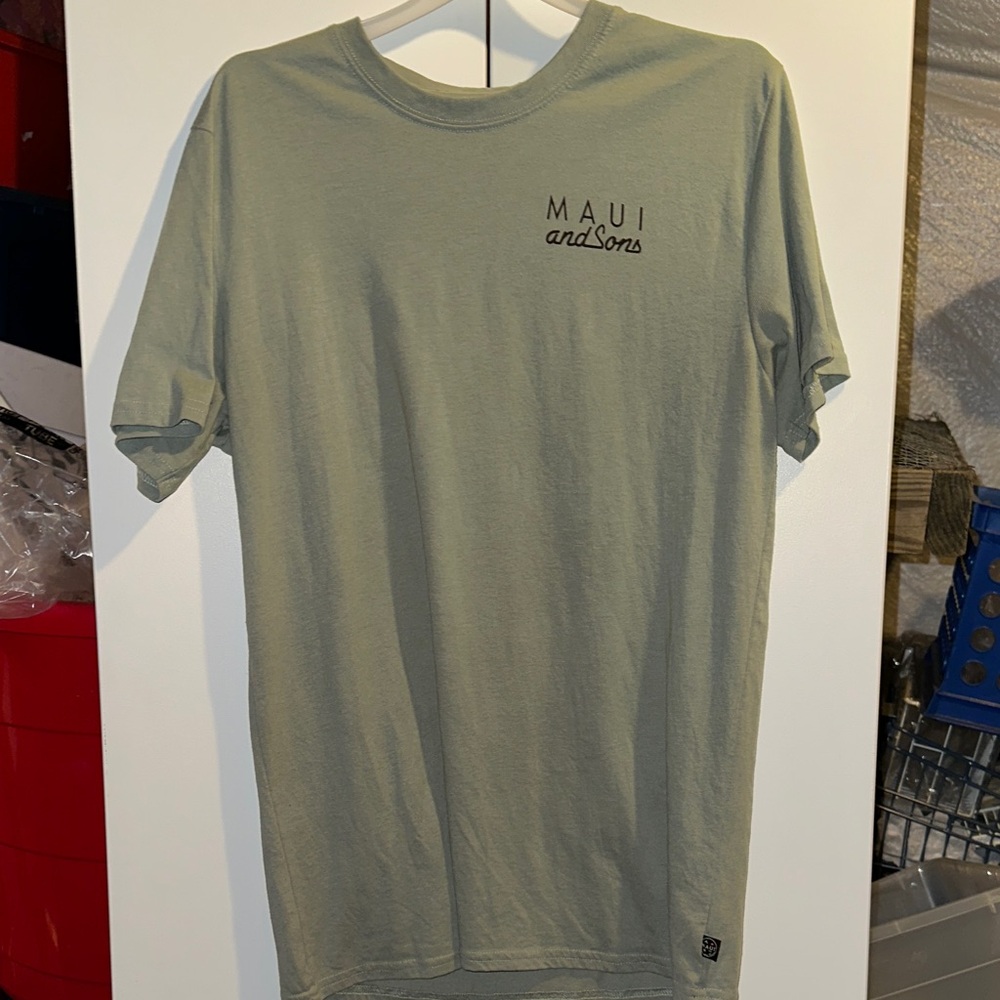 Maui and Sons Men’s Medium T-shirt